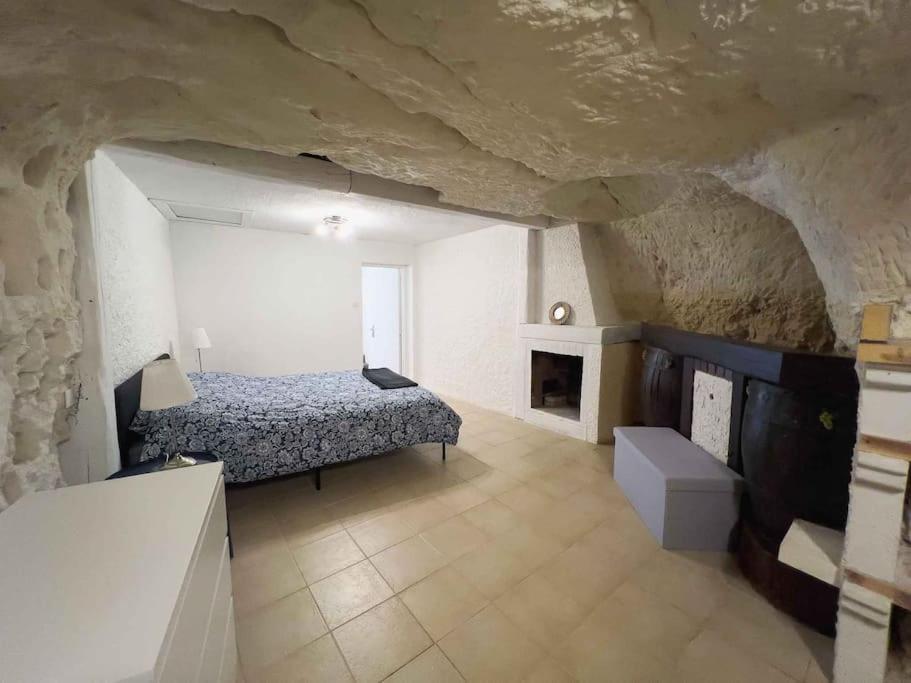 Maison Semi-Troglodyte Avec 4 Velos โรเชอร์กอร์บง ภายนอก รูปภาพ