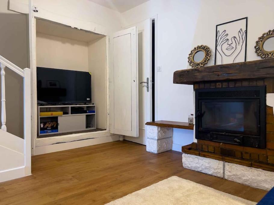 Maison Semi-Troglodyte Avec 4 Velos โรเชอร์กอร์บง ภายนอก รูปภาพ