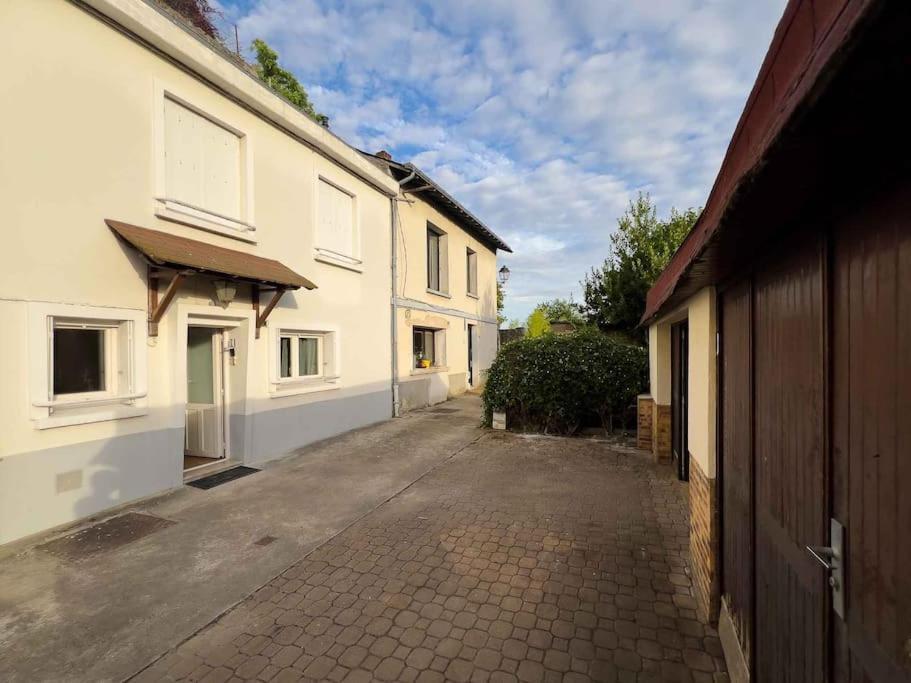 Maison Semi-Troglodyte Avec 4 Velos โรเชอร์กอร์บง ภายนอก รูปภาพ