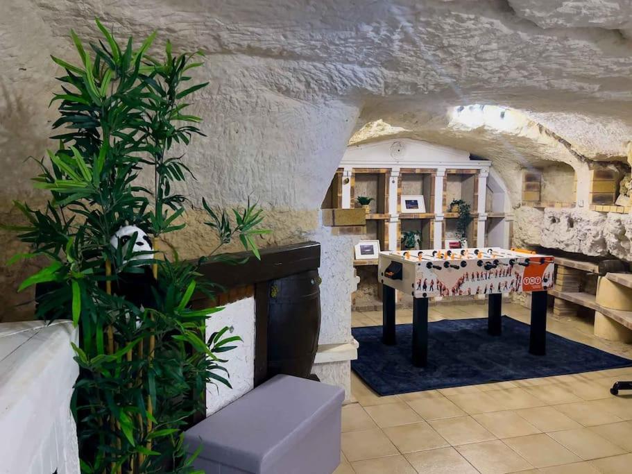 Maison Semi-Troglodyte Avec 4 Velos โรเชอร์กอร์บง ภายนอก รูปภาพ